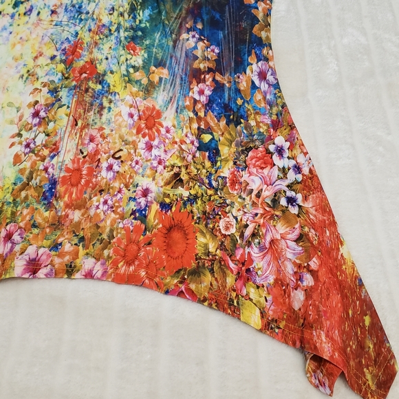 BOGO Free🦋 Lily by Firmiana Long Floral Asymmetrical Hemline Top - Picture 6 of 13